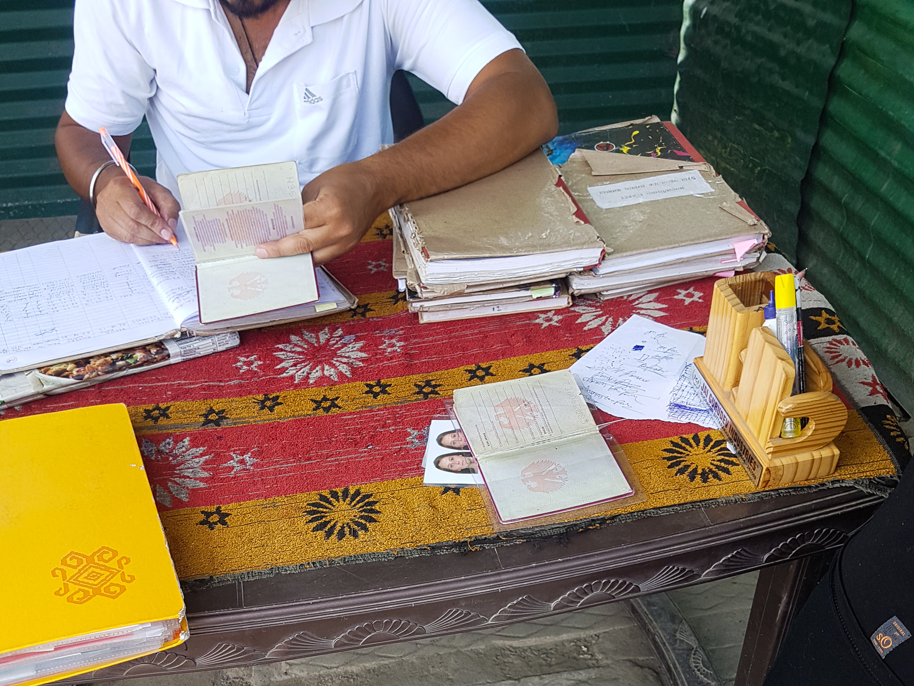 Immigration_Nepal_2017-115735