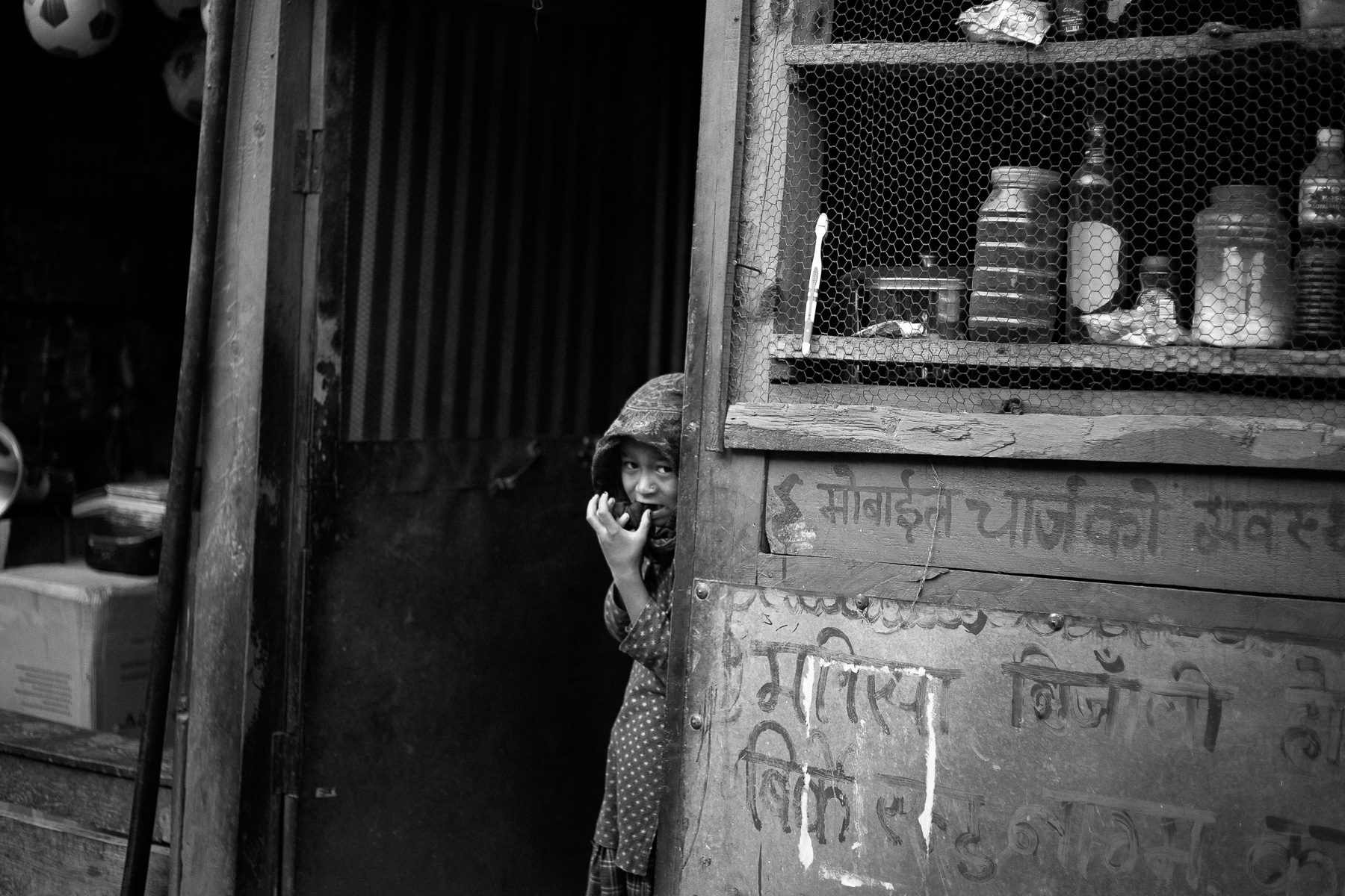 Shy_kid_West_Nepal_2017-1126
